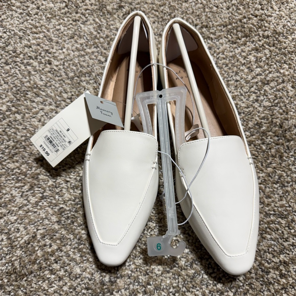 Women’s White Flat Shoes -Size 9